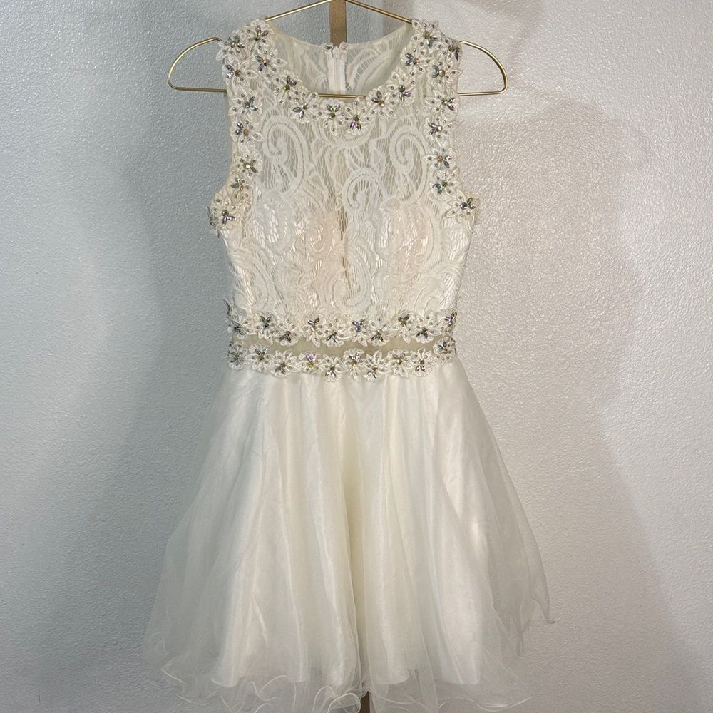 Aspeed White Floral Embellished Prom Dress